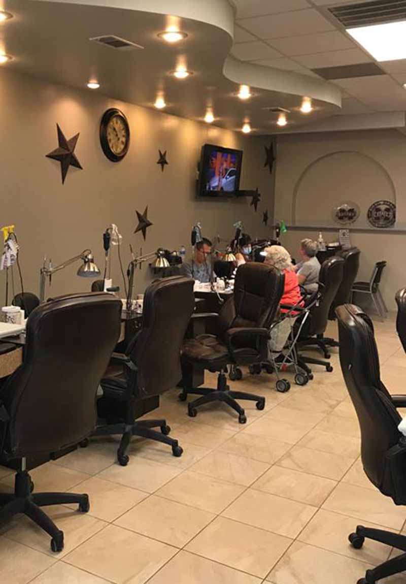 Cần Thợ Nails Gấp Bao Lương Khu Mỹ Trắng Tiểu Bang Mississippi