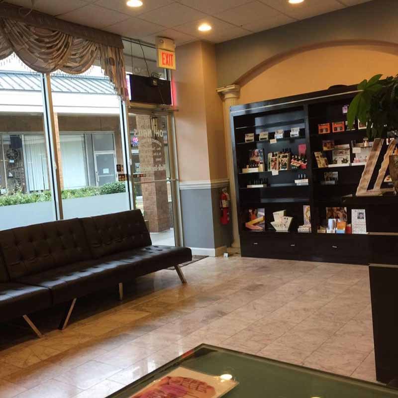 Cần Gấp Thợ Nails Có Kinh Nghiệm Biết Làm Đủ Thứ In Springfield VA