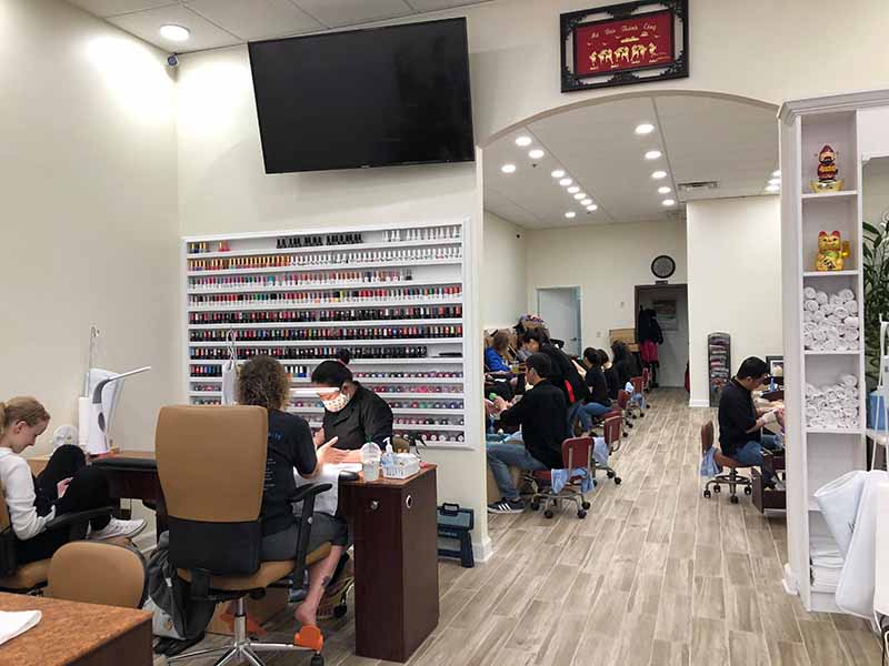 Cần Thợ Nails Nữ Có Bằng KY Làm Ở Louisville KY Khu Khách Sang Tip Cao