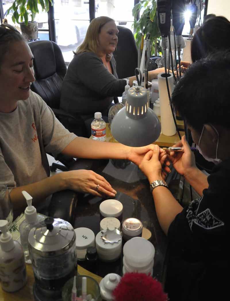 Cần Thợ Nails Bột SNS Sola Bao Lương Và Có Chỗ Ở In Killeen Texas