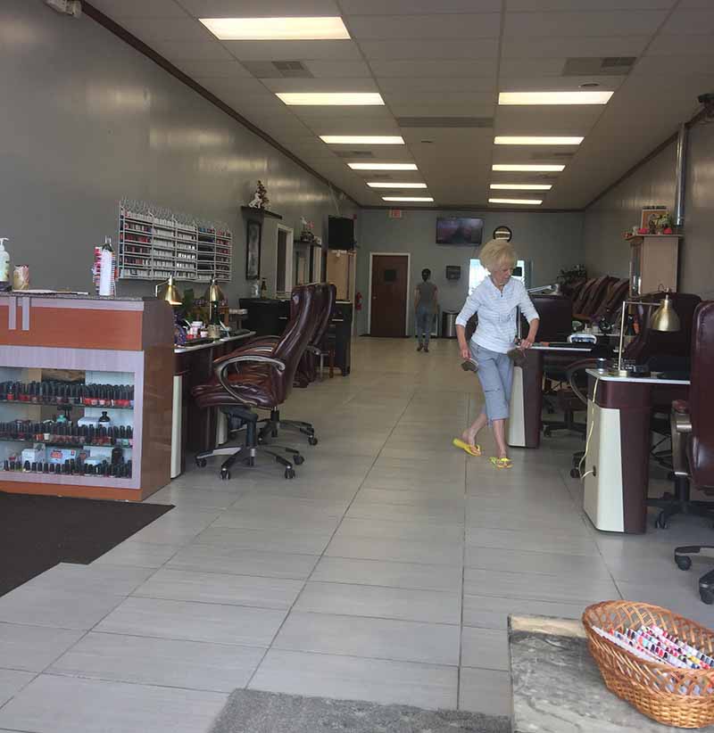 Cần Sang Tiệm Nail Rất Đông Khách Tiền Rent Rất Rẻ In Waterford MI