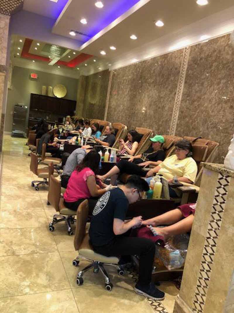 Cần Gấp Thợ Nails Giỏi Có Bằng South Carolina Bao Lương $5000/tháng