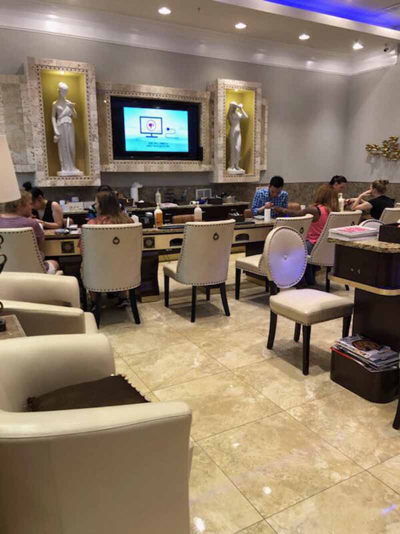 Cần Gấp Thợ Nails Giỏi Có Bằng South Carolina Bao Lương $5000/tháng