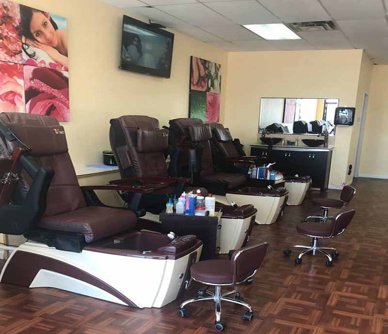 Cần Thợ Nails Có Kinh Nghiệm Bao Lương $1000/ 6 Ngày Thợ Chan Tay Nước Có Chỗ Ở In New Mexico