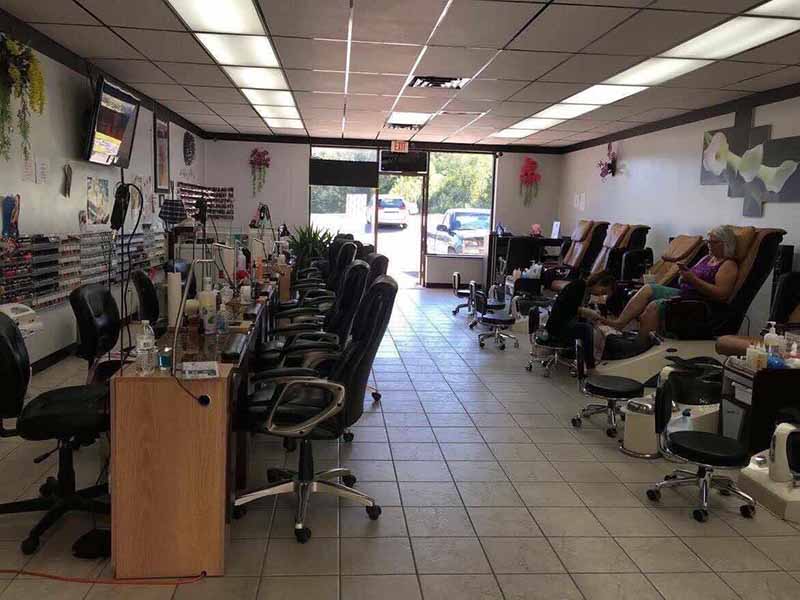 Cần Thợ Nails Nam Nữ Làm Bột,Chân Tay Nước Bao Lương $800/ 6 ngày In Anderson Indiana