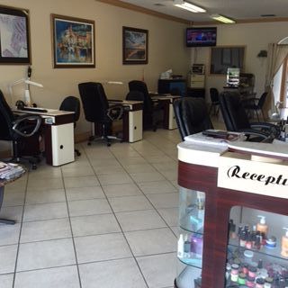 Sang Tiệm Nail In Naples, FL