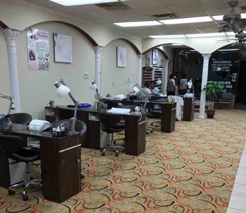 Tiệm Rất !! Rất Đông Khách Cần Gấp Thợ Nails Nam Or Nữ bao Lương Hấp Dẫn
