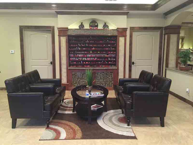 Cần Thợ Nails Nữ Gấp Lương $ 4500 - $ 5000In Kerrville TX