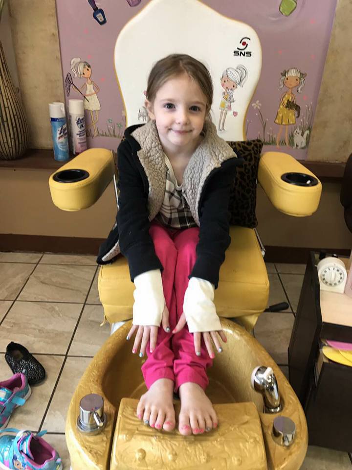Cần Thợ nails In Kendallville, IN