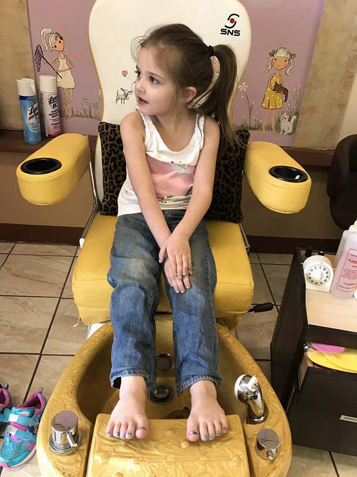 Cần Thợ nails In Kendallville, IN