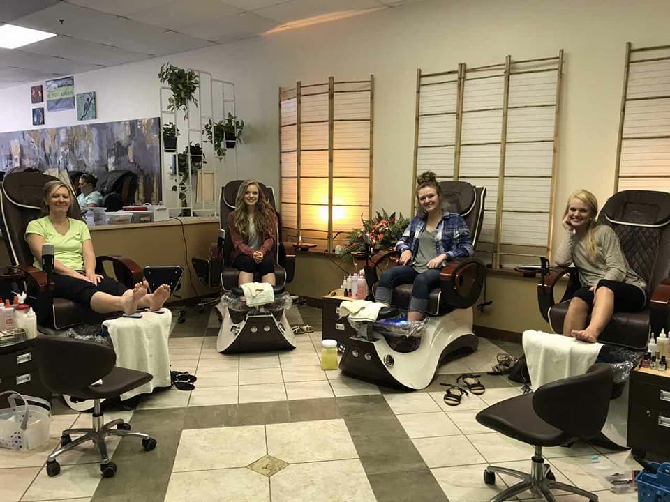 Cần Thợ nails In Kendallville, IN