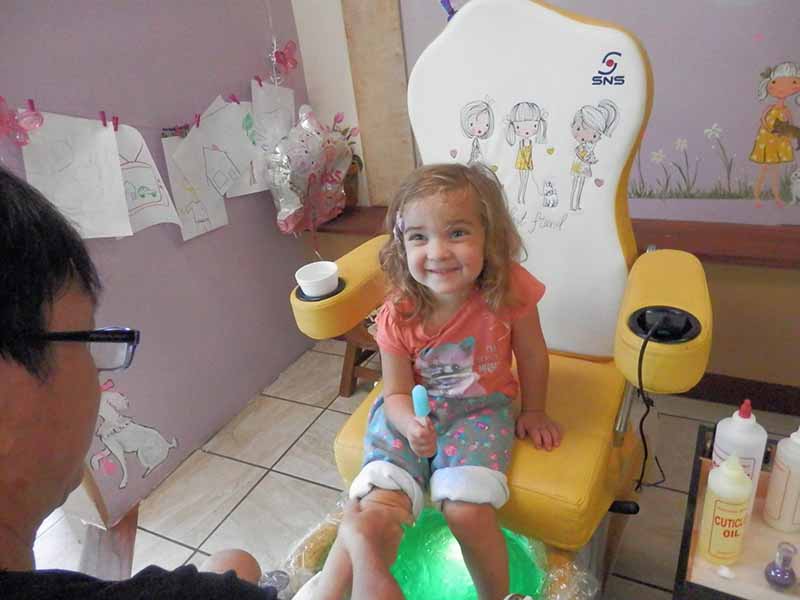 Cần Thợ nails In Kendallville, IN