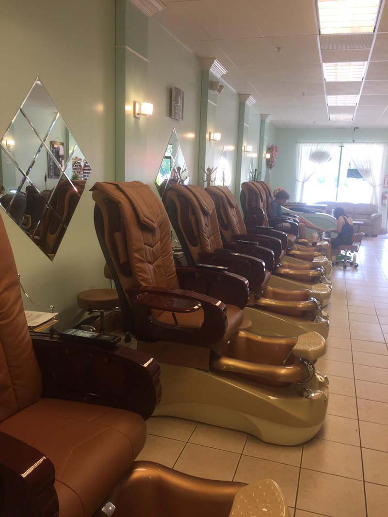 Cần Thợ Nails Bao Lương  $ 900/ Tuần vùng Madison, WI