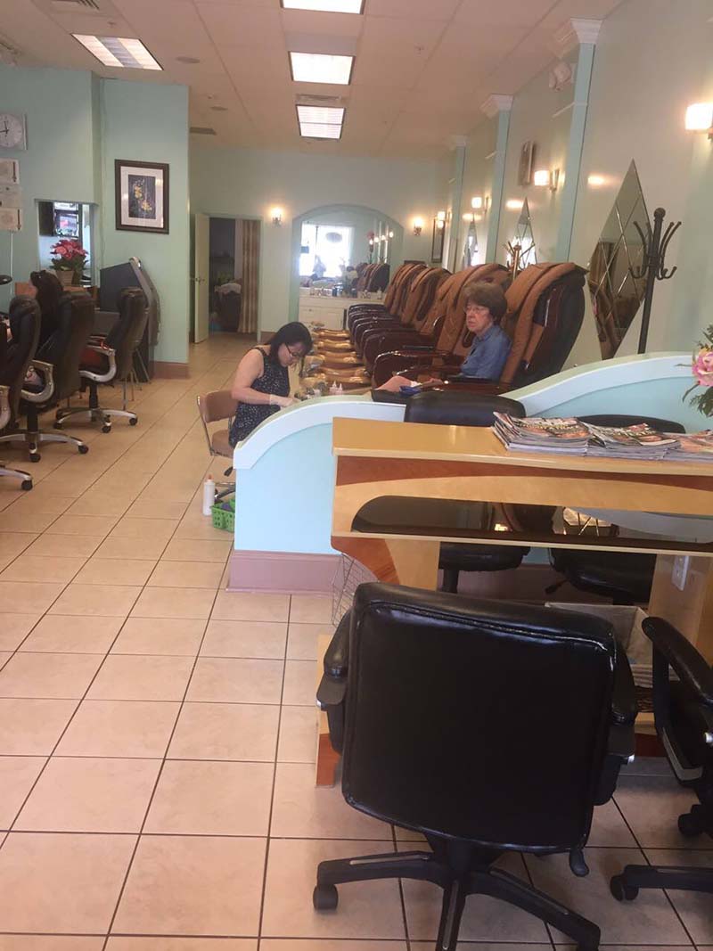 Cần Thợ Nails Bao Lương  $ 900/ Tuần vùng Madison, WI