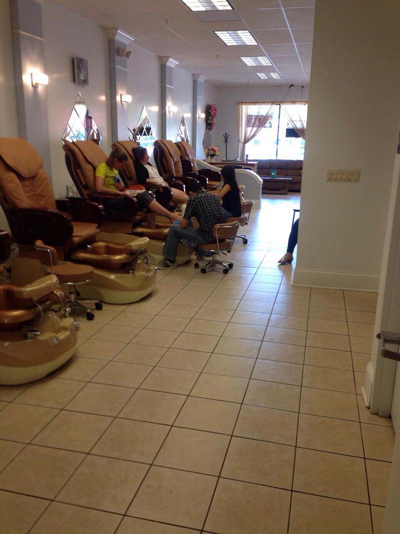 Cần Thợ Nails Bao Lương  $ 900/ Tuần vùng Madison, WI