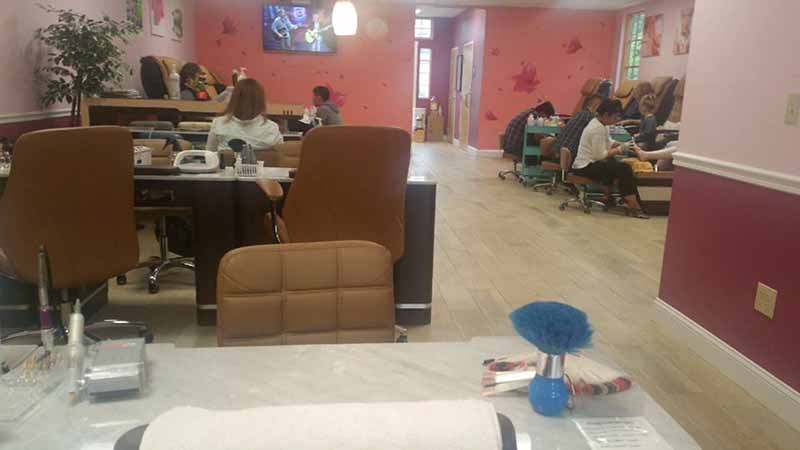 Cần Sang Tiệm Nails Đông Khách Income Cao Vùng Gorham ME