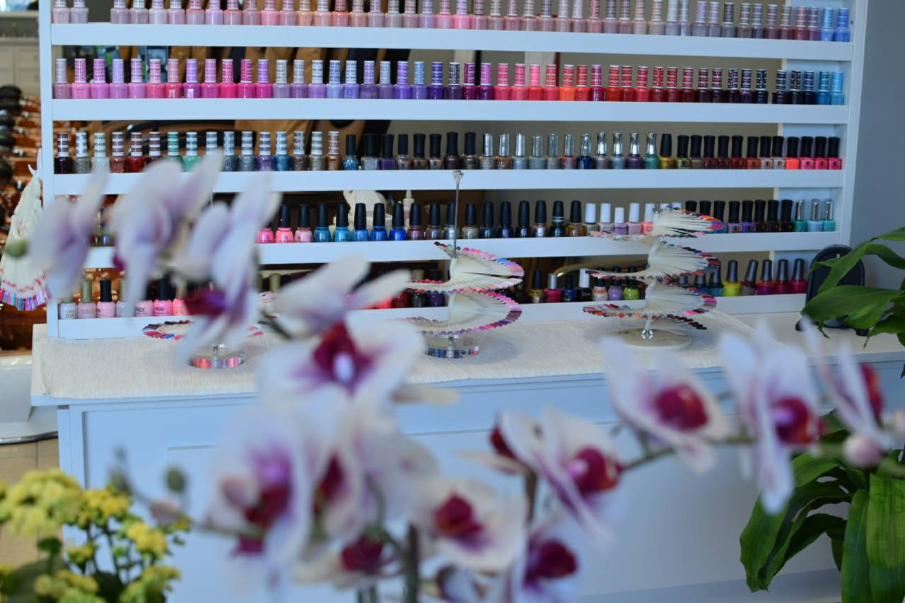Cần Thợ Nails Biết Làm Bột Solar, SNS, Wax, Chân Tay Nước In Austin, TX