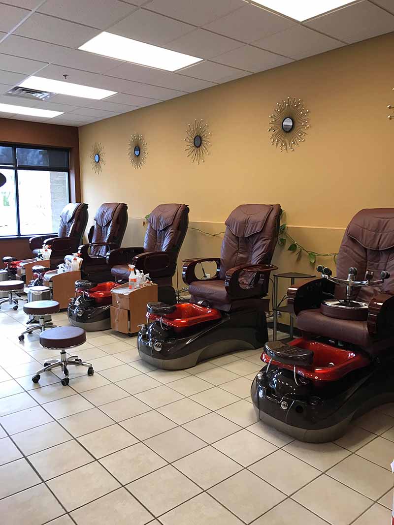 Cần Sang Tiệm Nails Giá Rẻ Bất Ngờ In West Allis, Wisconsin!