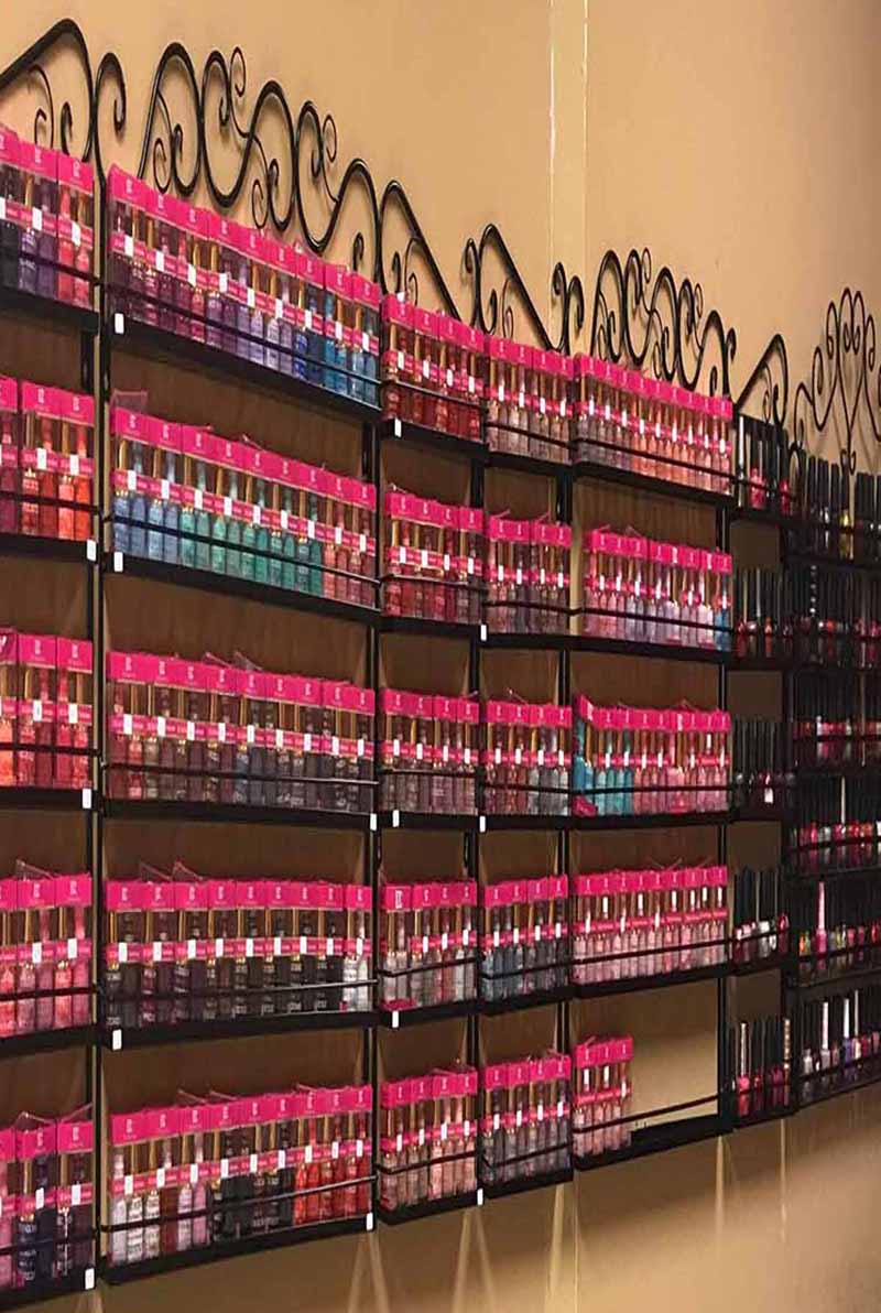 Sang Tiệm Nails giá rẻ bất ngờ in West Allis, Wisconsin!