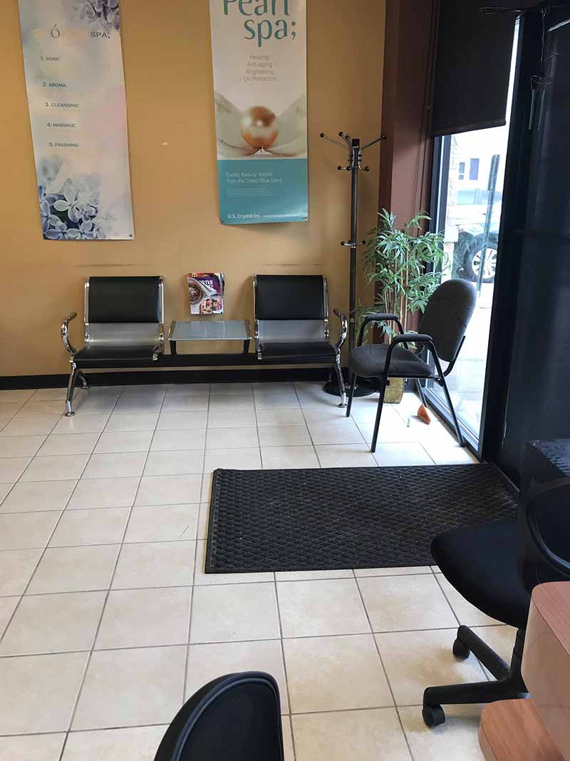 Sang Tiệm Nails giá rẻ bất ngờ in West Allis, Wisconsin!