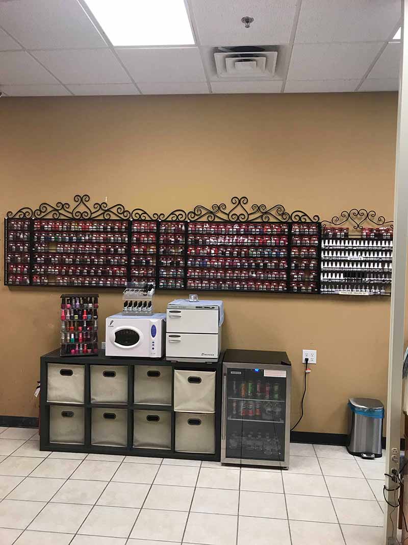 Sang Tiệm Nails giá rẻ bất ngờ in West Allis, Wisconsin!