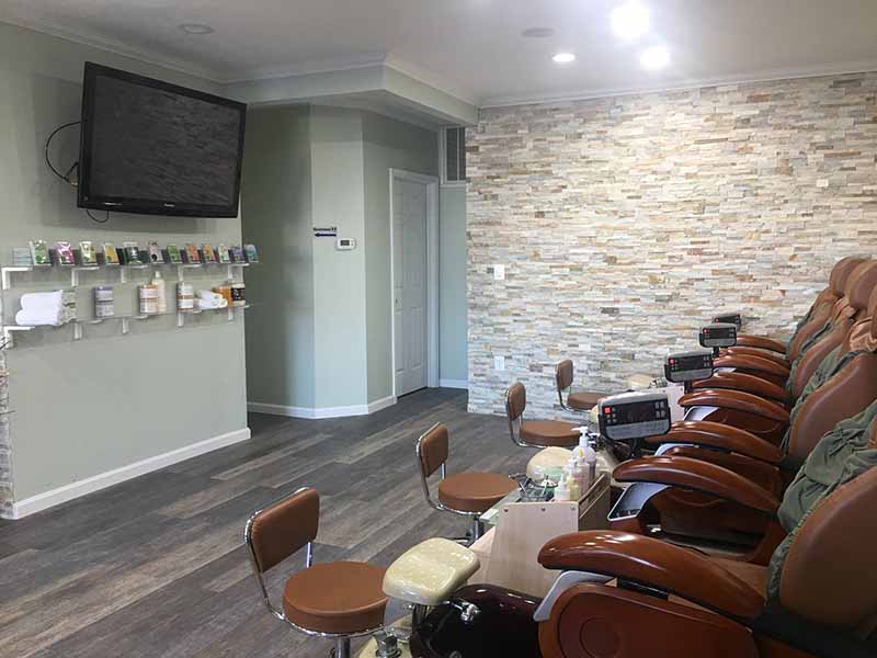 Cần Thợ Nails Biết Làm Đủ Thứ In Damascus MD