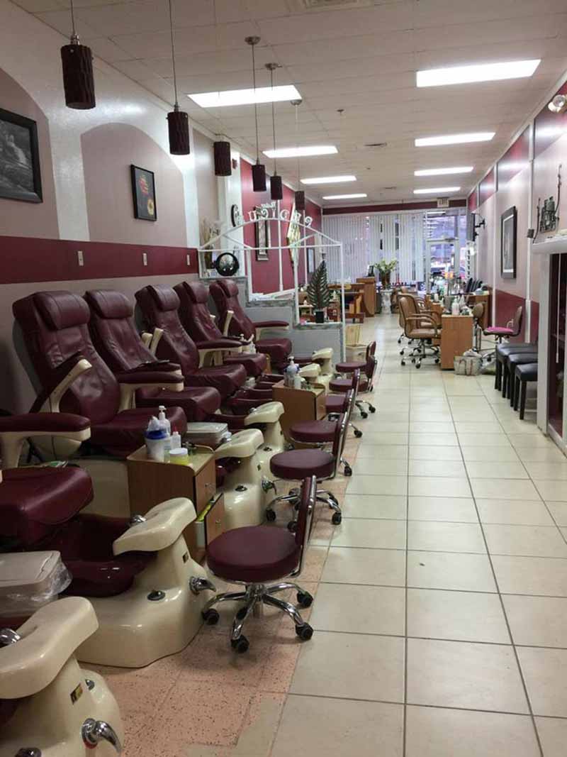 Cần Bán Tiệm Nail Good Location Trong Walmart Plaza Lớn In Pennsylvania