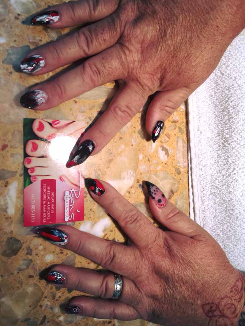 Cần Gấp Thợ Nails Biết Bột Or Chân Tay Nước Làm Vùng Springfield MO