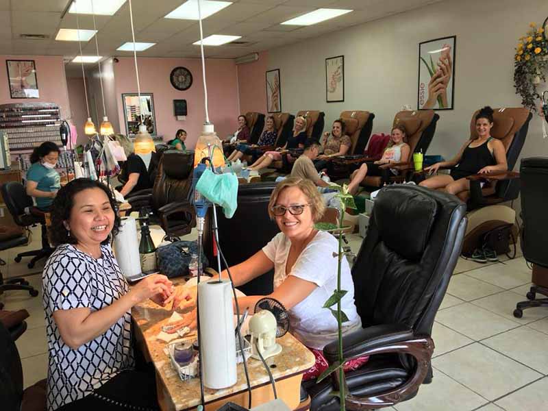 Cần Gấp Thợ Nails Biết Bột Or Chân Tay Nước Làm Vùng Springfield MO