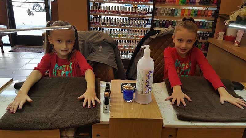Cần Thợ Nails Có Kinh Nghiệm Biết Làm Bột Tip Cao In Troy MI