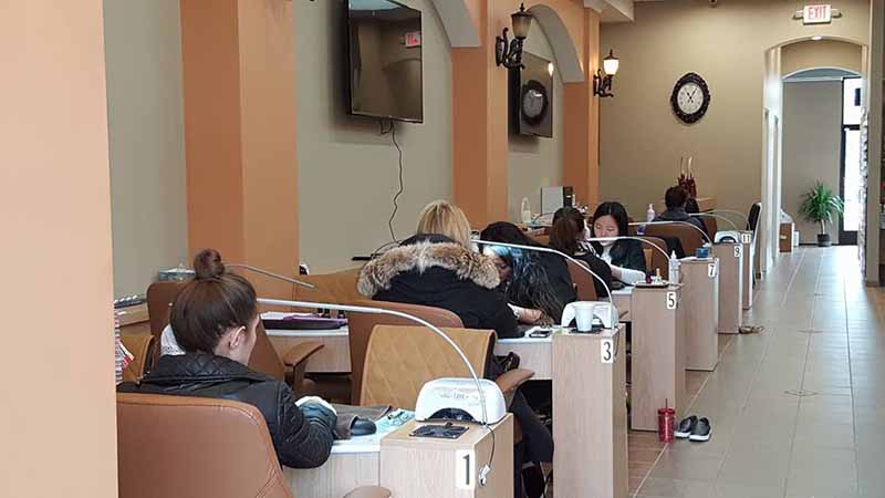 Cần Thợ Nails Có Kinh Nghiệm Biết Làm Bột Tip Cao In Troy MI