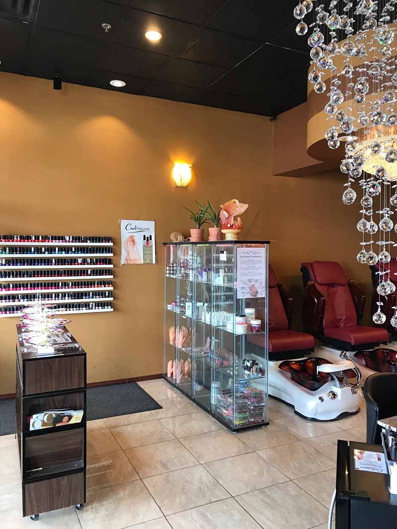 Sang Gấp Tiệm Nail Khu Đông Dân Trong Shopping Center Lớn Vùng Commerce Township MI