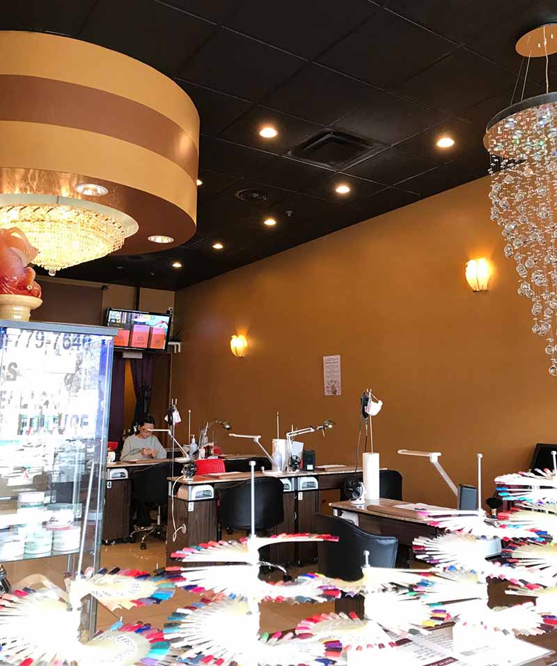 Sang Gấp Tiệm Nail Khu Đông Dân Trong Shopping Center Lớn Vùng Commerce Township MI