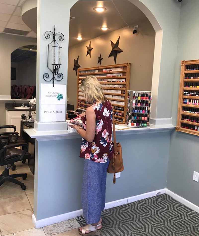 Cần Thợ Nails Gấp Bao Lương Khu Mỹ Trắng Tiểu Bang Mississippi