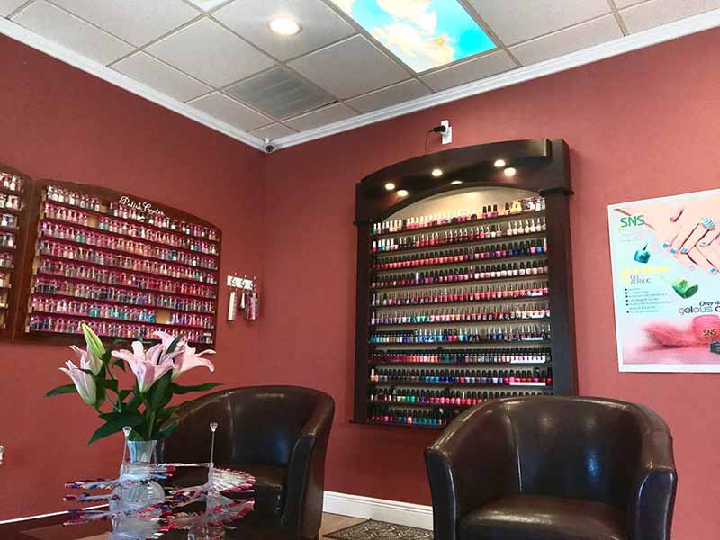 Tiệm Nail Rất Đông Khách Cần Nhiều Thợ Nails Có Kinh Nghiệm Bao Lương Cao
