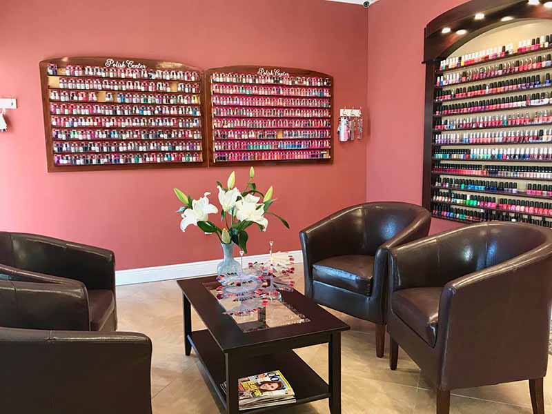 Tiệm Nail Rất Đông Khách Cần Nhiều Thợ Nails Có Kinh Nghiệm Bao Lương Cao