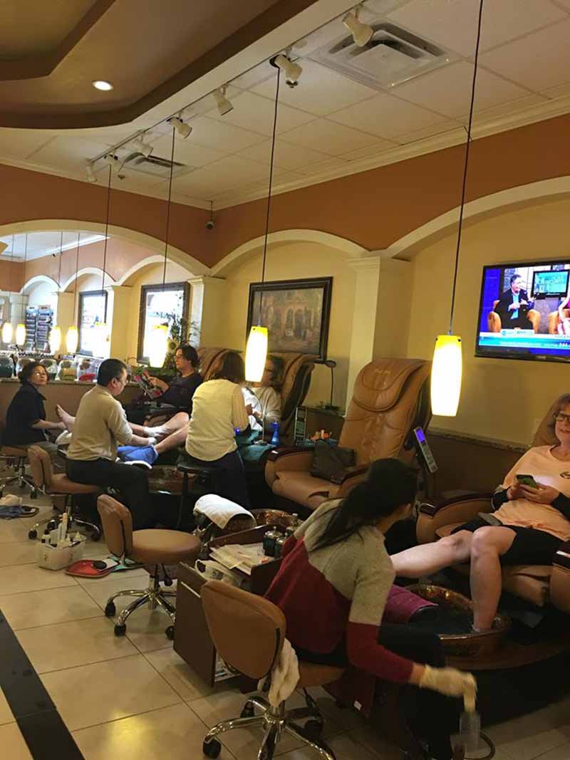 Cần Gấp Thợ Nails Bột Và Chân Tay Nước Khu Mỹ Trắng In Oklahoma