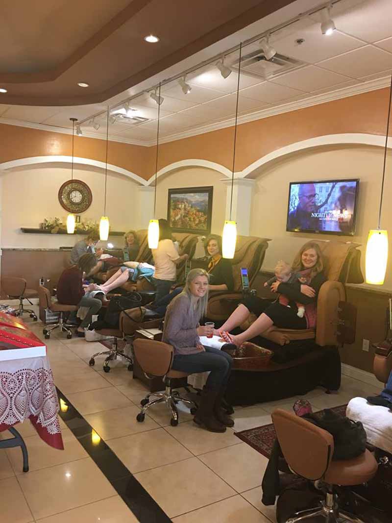 Cần Gấp Thợ Nails Bột Và Chân Tay Nước Khu Mỹ Trắng In Oklahoma