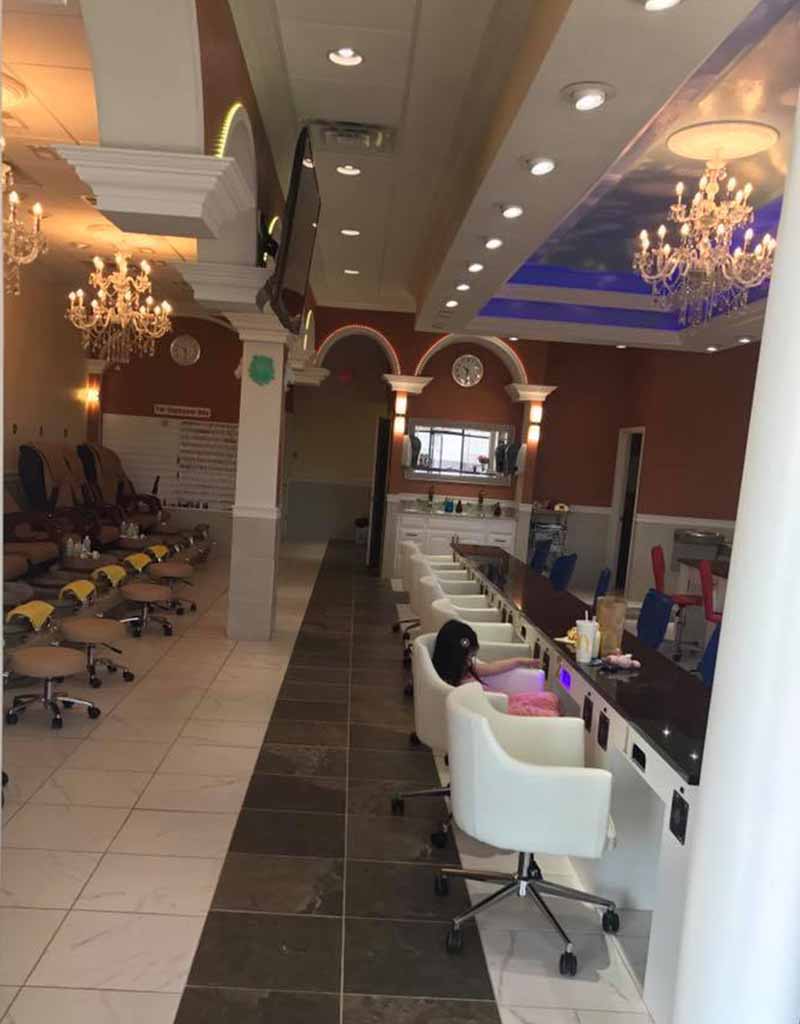 Cần Gấp Thợ Nails Bao Lương $4500-$6000/tháng In Clarksville TN