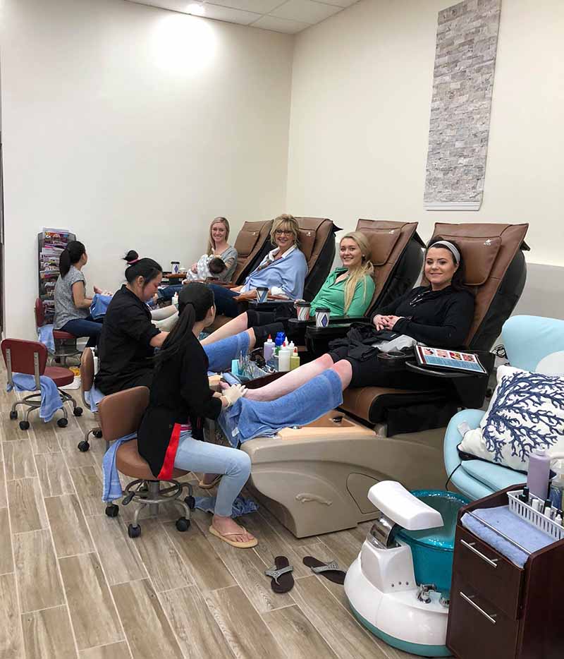 Cần Thợ Nails Nữ Có Bằng KY Làm Ở Louisville KY Khu Khách Sang Tip Cao