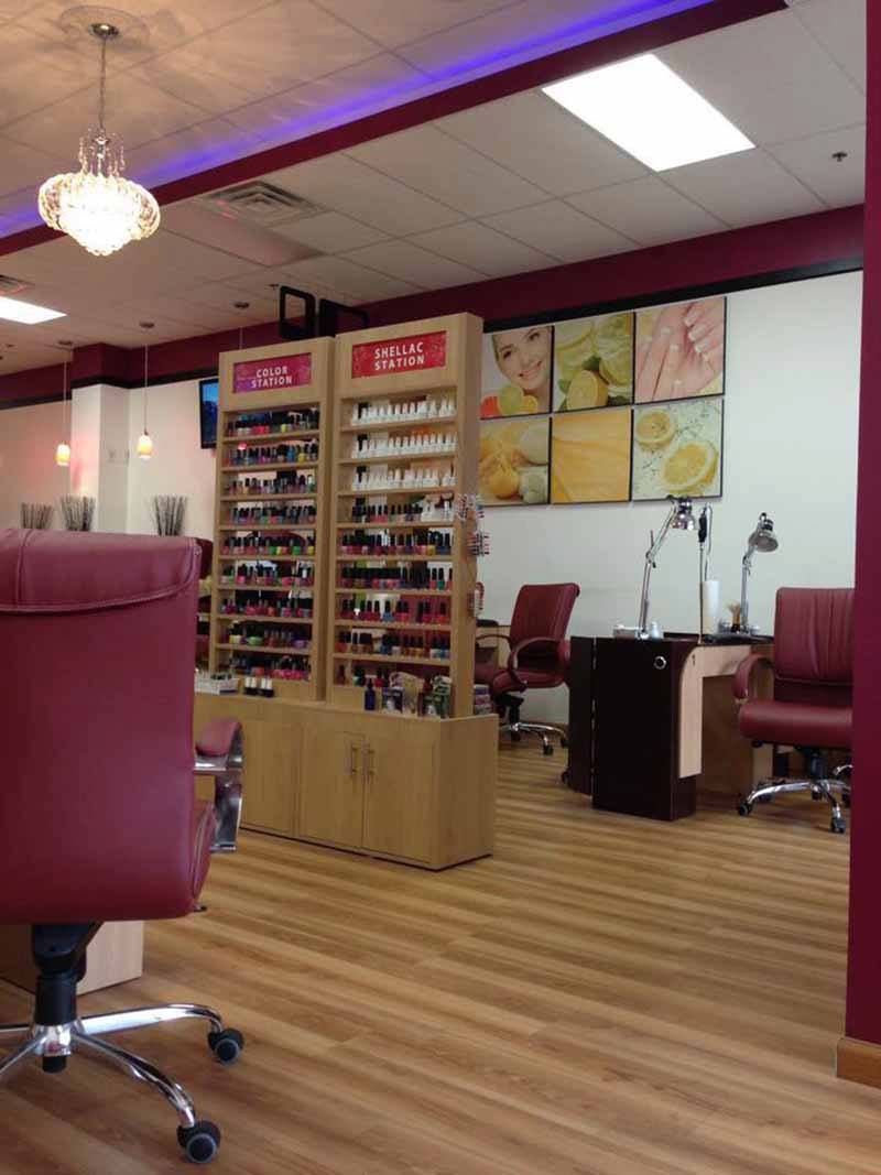 Cần Sang Gấp Tiệm Nails Khu Khách Sang Giá Nails Cao, Khu Vực Cạnh Mall In Coralville Iowa
