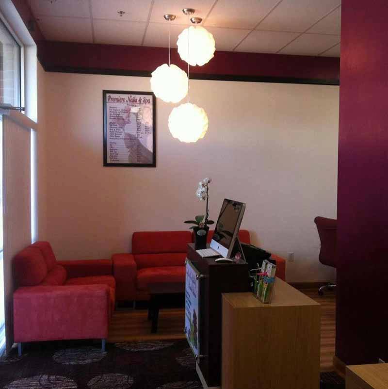 Cần Sang Gấp Tiệm Nails Khu Khách Sang Giá Nails Cao, Khu Vực Cạnh Mall In Coralville Iowa