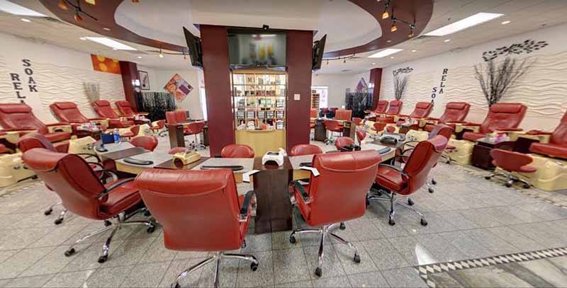 Cần Sang Gấp Tiệm Nails Khu Khách Sang Giá Nails Cao, Khu Vực Cạnh Mall In Coralville Iowa