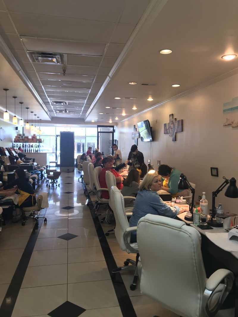 Cần Sang Gấp Tiệm Nails Giá Hữu Nghị Good Location, Good Income In Cleveland, Tennessee