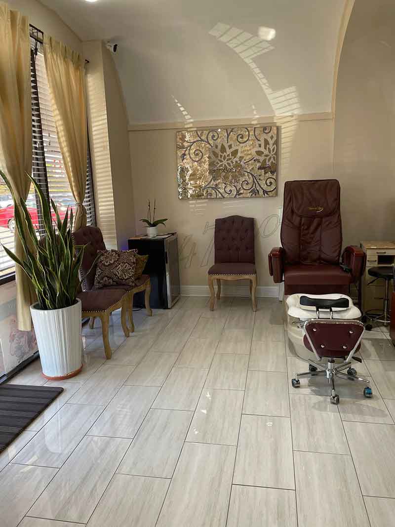 Cần Sang Tiệm Nail Khu Đông Đúc Ở John Creek GA