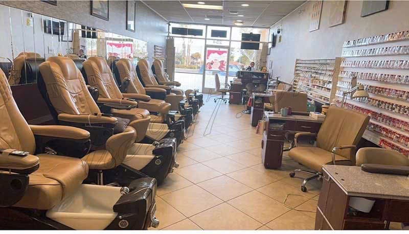 Cần Sang Tiệm Nails Vùng Palmdale CA.