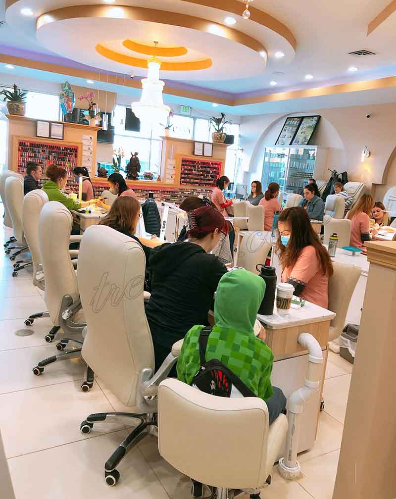 Cần Sang Tiệm Nail Lớn Good Location Đông Khách Ở Auburn WA