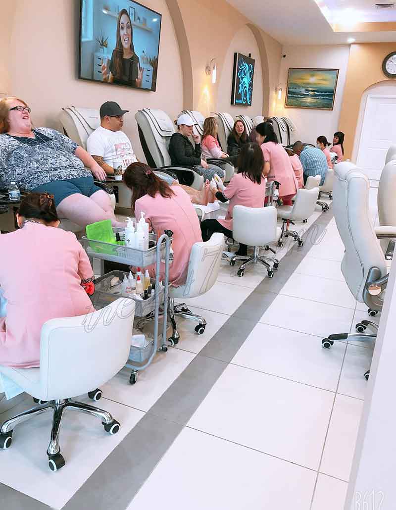 Cần Sang Tiệm Nail Lớn Good Location Đông Khách Ở Auburn WA