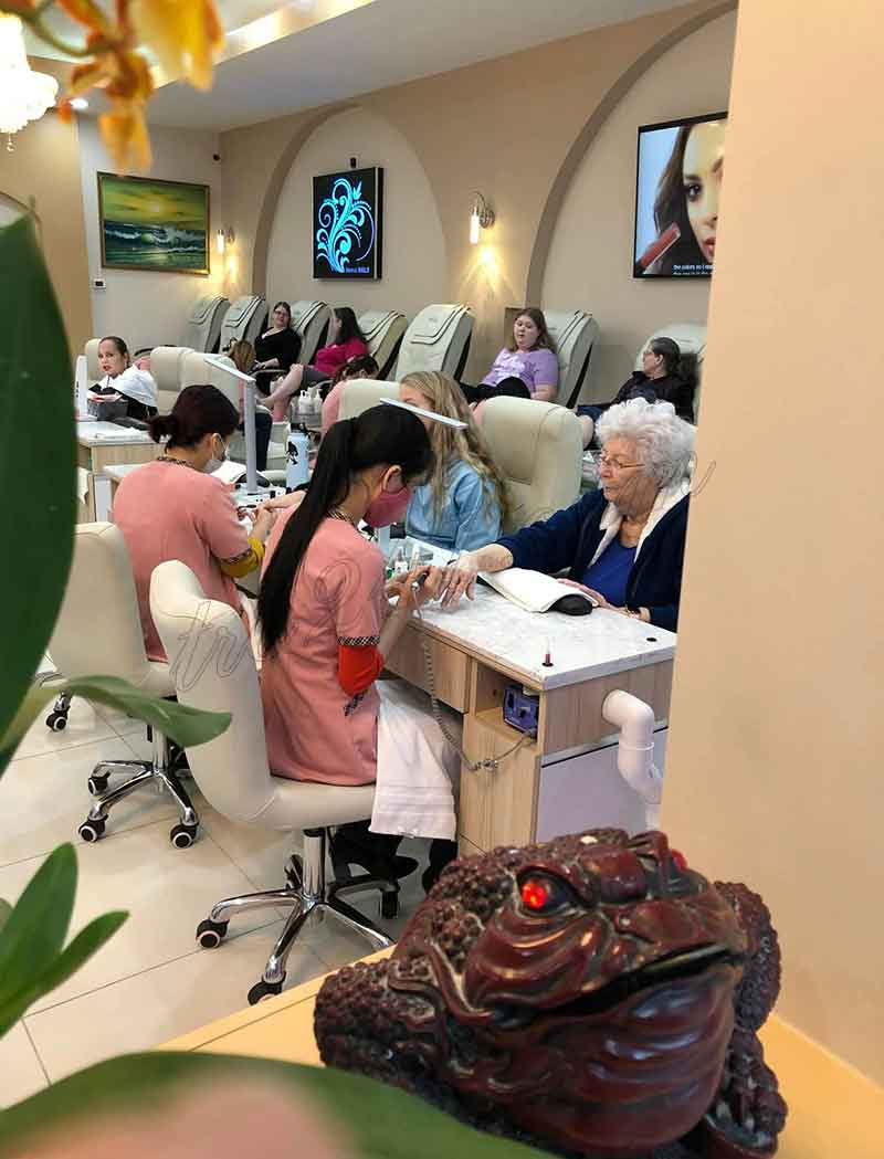 Cần Sang Tiệm Nail Lớn Good Location Đông Khách Ở Auburn WA