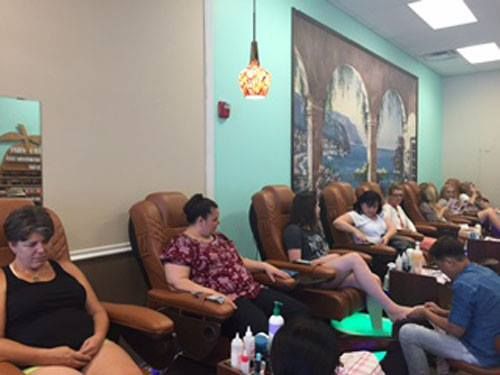 Cần Thợ Nails In Sevierville, TN